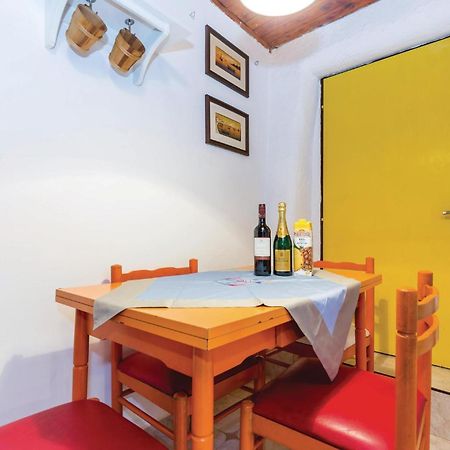 Amazing Apartment In Novi Vinodolski With Wifi Exterior foto