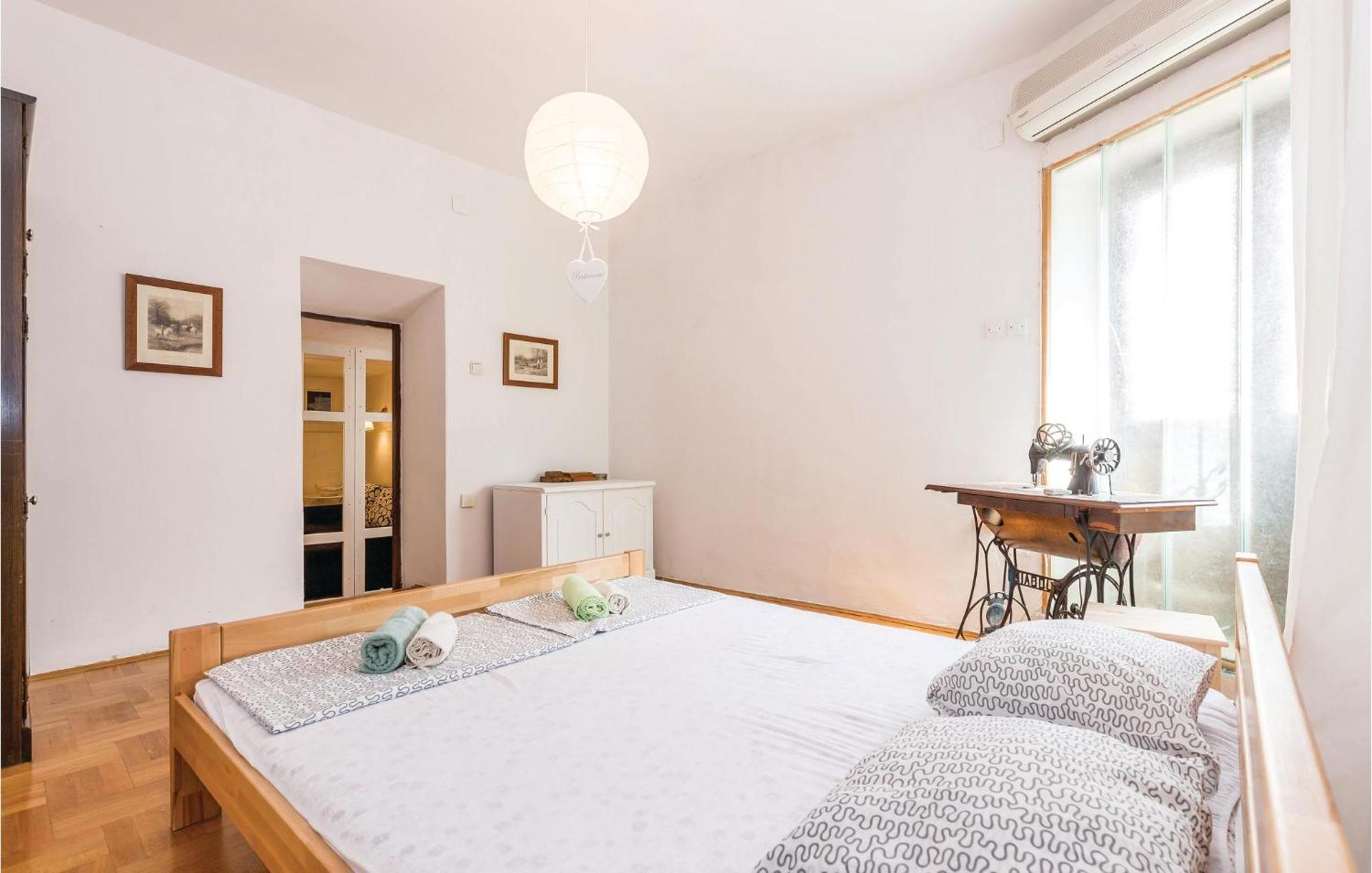 Amazing Apartment In Novi Vinodolski With Wifi Exterior foto