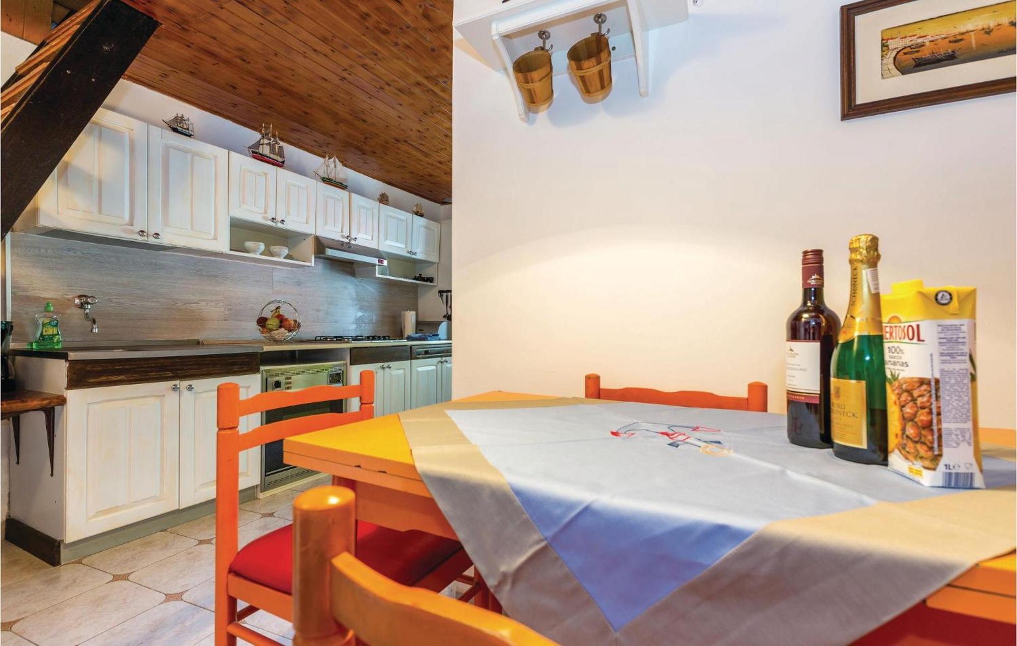 Amazing Apartment In Novi Vinodolski With Wifi Exterior foto
